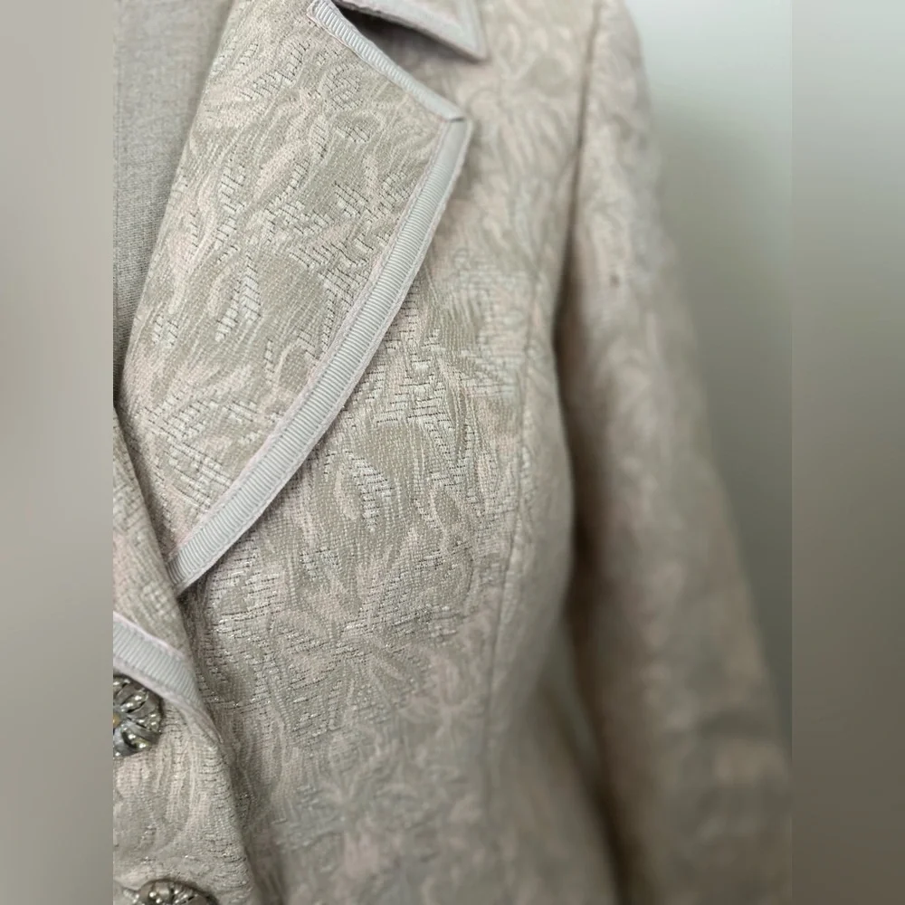 Dana Buchman Textured Cream Blazer